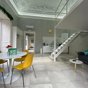 https://superior-apartment-catania.taorminaitalyhotels.com