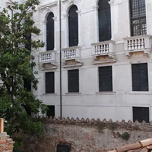 https://ca-lazzarini.hotelslidodijesolo.com